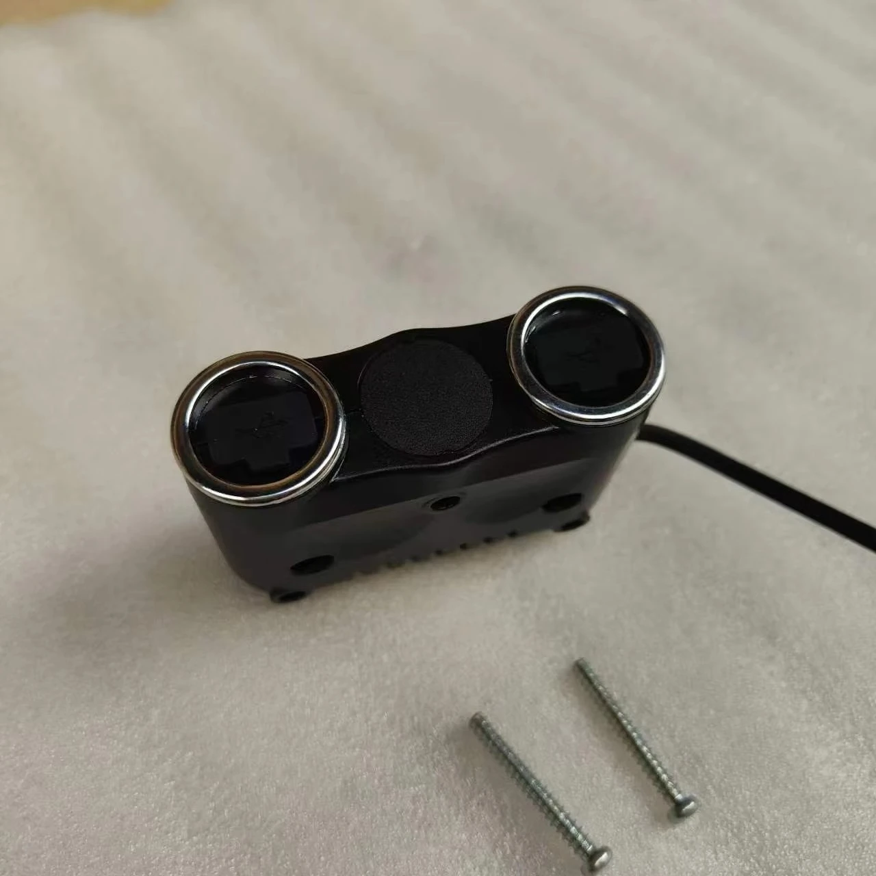 Quick Charge 12-24V USB-C Charger with Voltage Monitoring for Bus