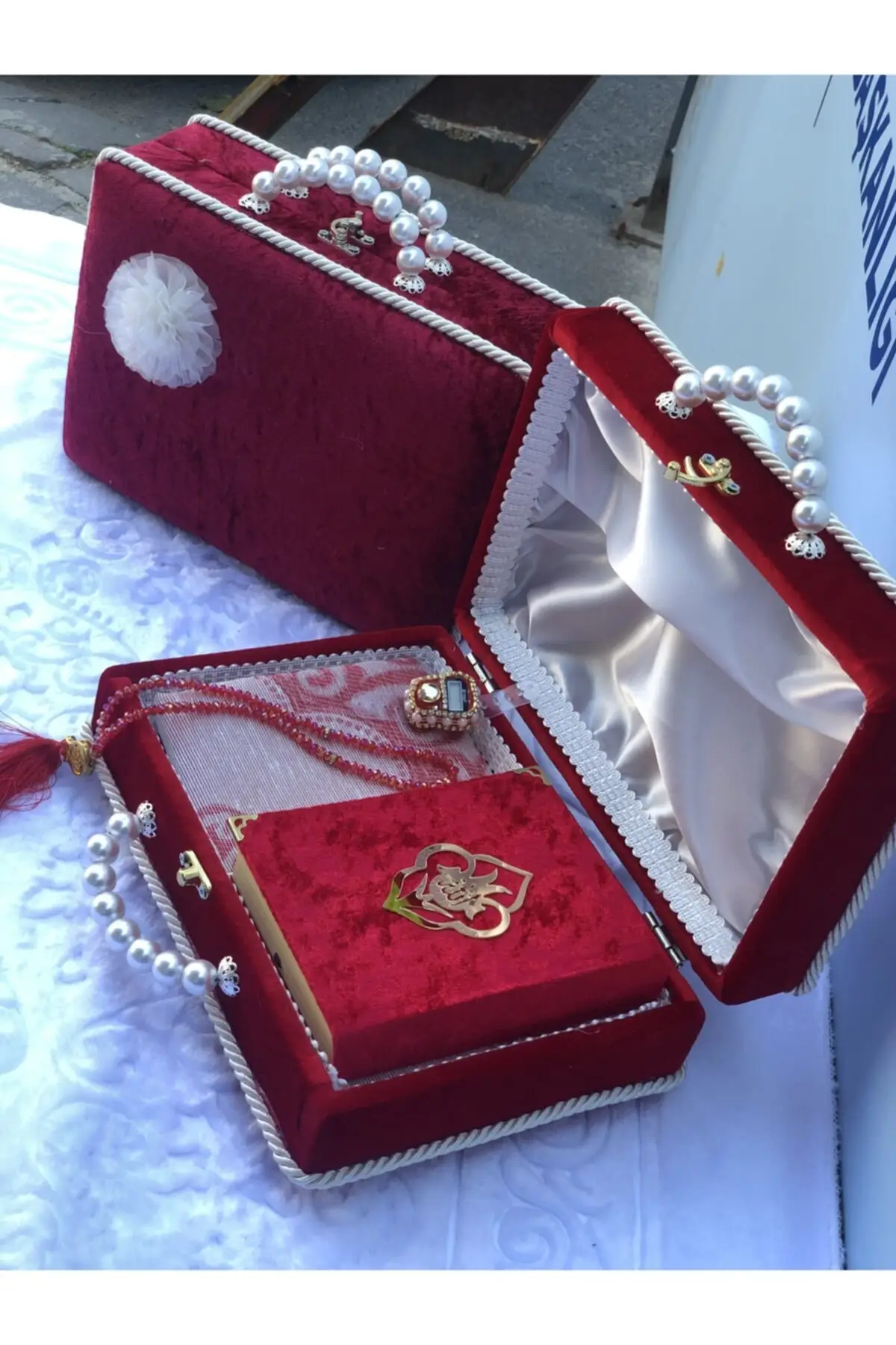 

DOLBOVI bohstolen quarter gift pearl detailed bag with red Meditation Rug