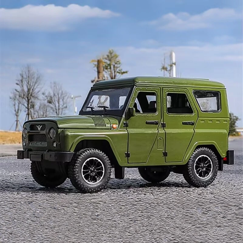 1/18 UAZ Hunter Alloy Car Model Diecasts Metal Off-road Vehicles Car Model High Simulation Sound Light Collection Kids Toys Gift