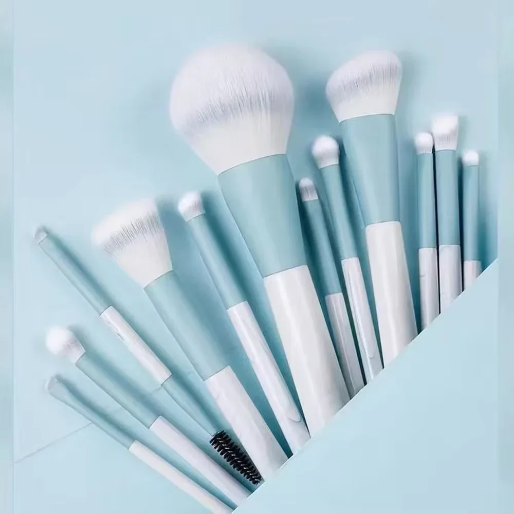 

Набор из 12 профессиональных кистей для макияжа: мягкие портативные кисти для тональной основы, румян, пудры, теней для век, консилера и растушевки.