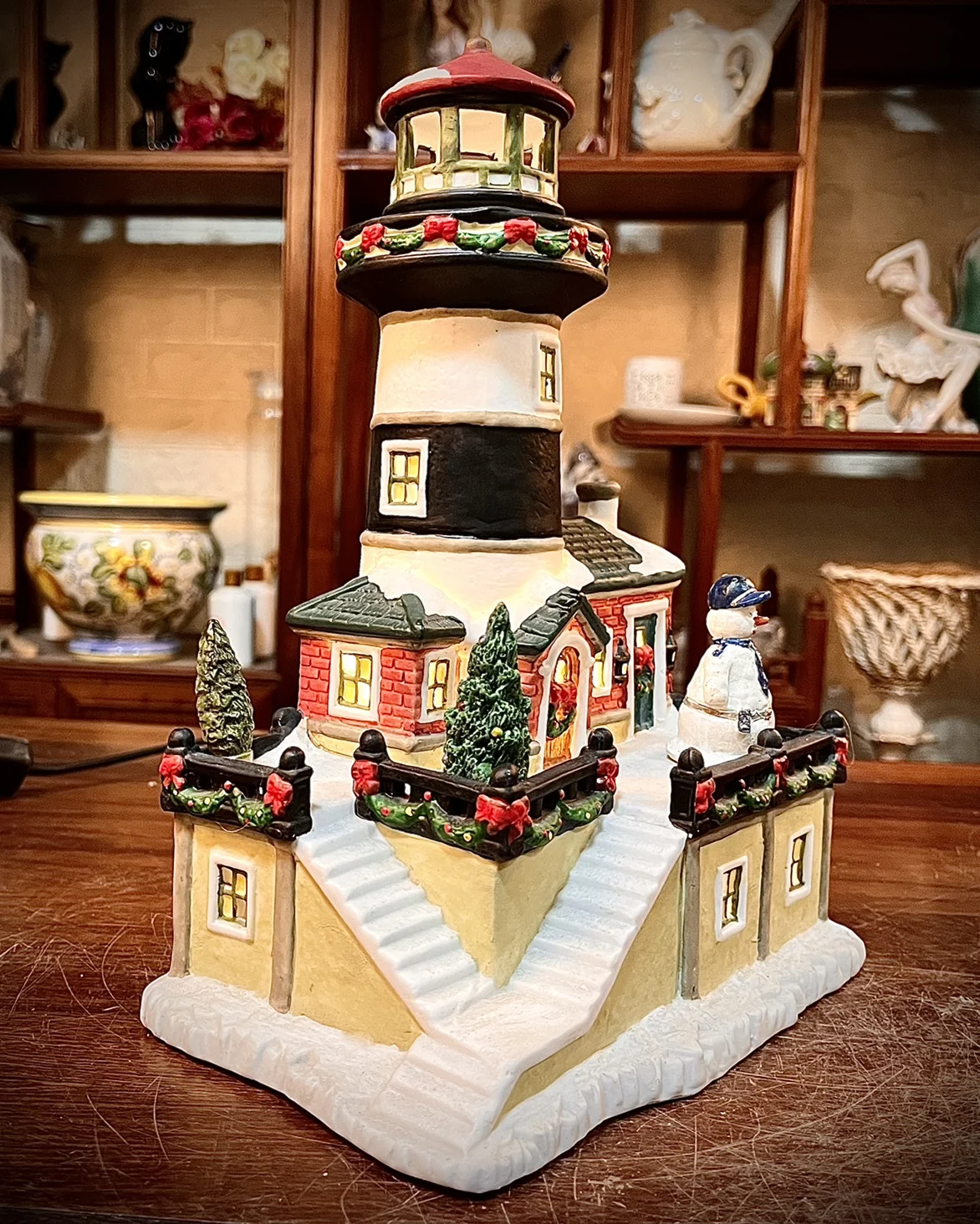 Creative European Ceramic House with Night Light Porcelain Tower Building Model Modern Home Furnishing Living Room Ornament Gift