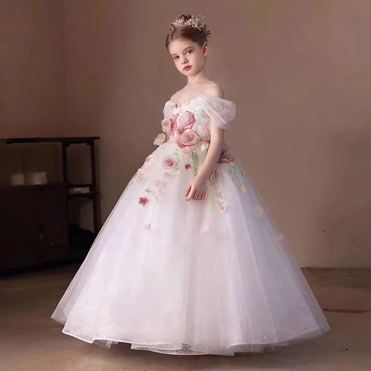 

Girls White Off-Shoulder Flower Girl Dress 3D Rose Applique Embroidery Tulle Princess Gown for Cake Smash Birthday Wedding Party