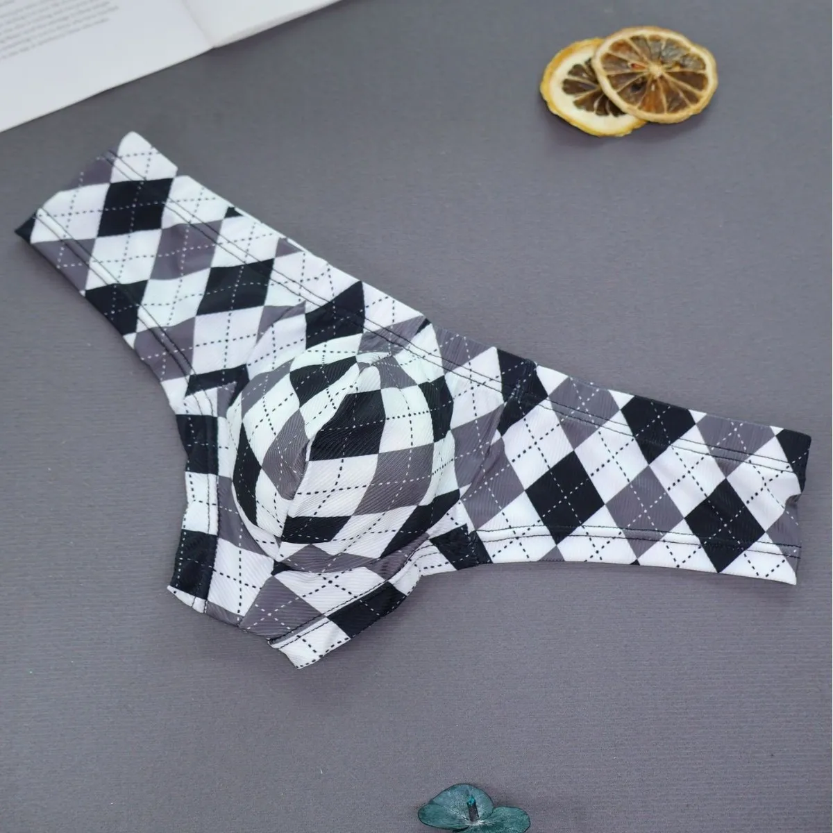 ملابس داخلية منقوشة للرجال رفيعة مضلعة من الحرير الجليدي سريعة الجفاف ومنخفضة الخصر صديقة للبشرة ملابس داخلية مثيرة منتفخة ملابس داخلية مريحة حميمة