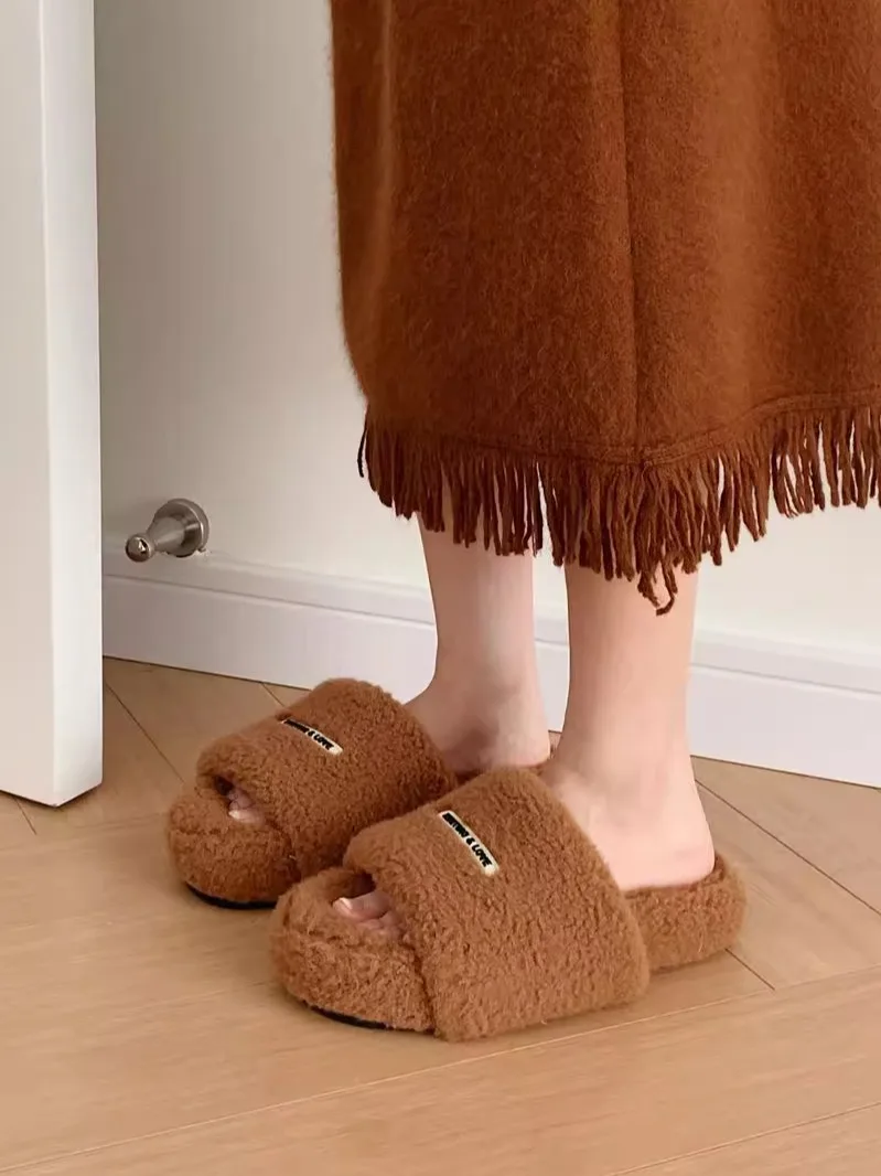 

Women Home Slippers Indoor And Outdoor One-piece Cotton Slippers Versatile Winter Ins Creative Letter Plush Slippers