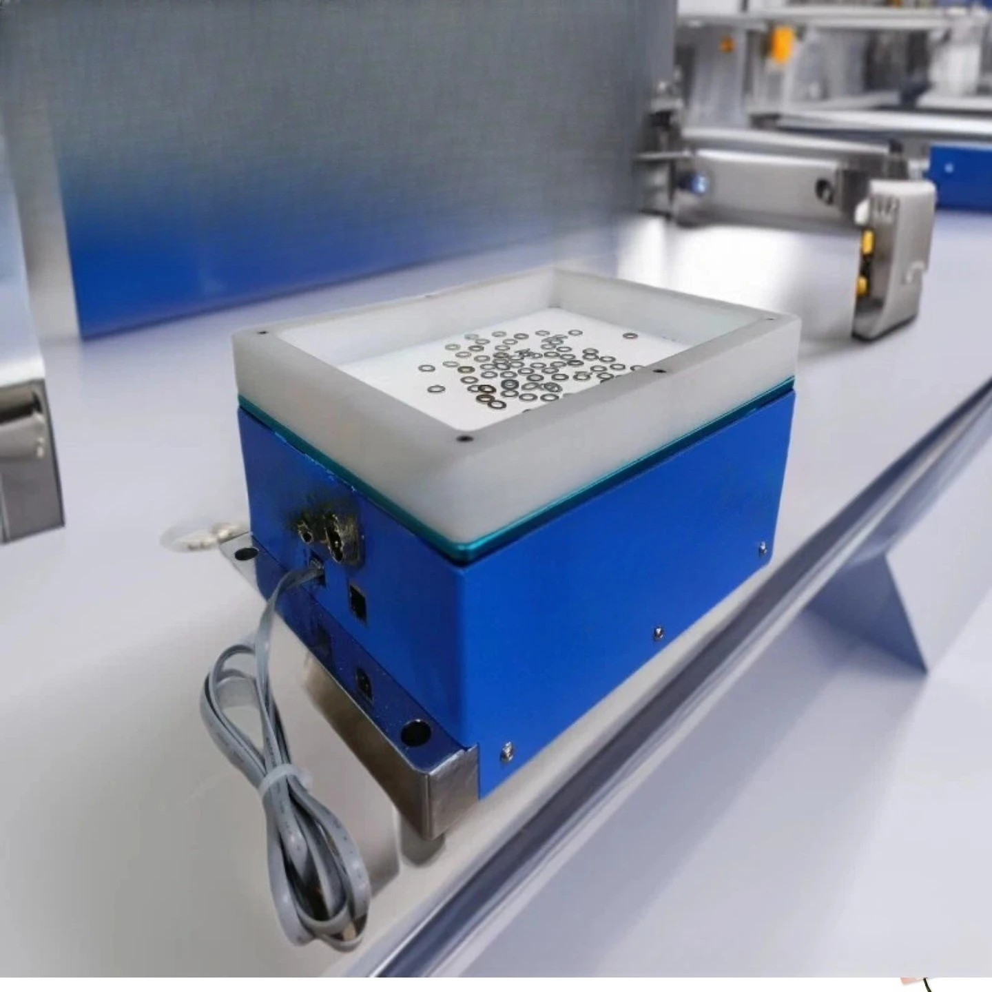 Flexible vibrating disc modular multi-category robot accessories