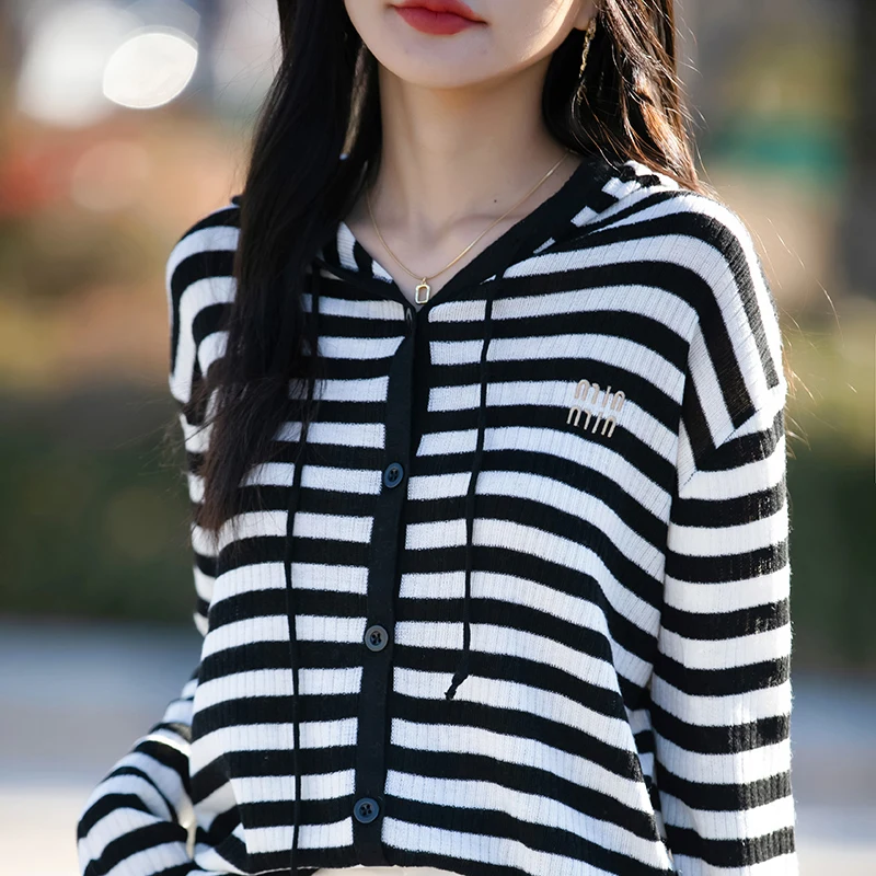 2025 Spring and Autumn women's cashmere cardigan hooded cardigan knitted sweater cardigan fashionable cashmere sweater jacket
