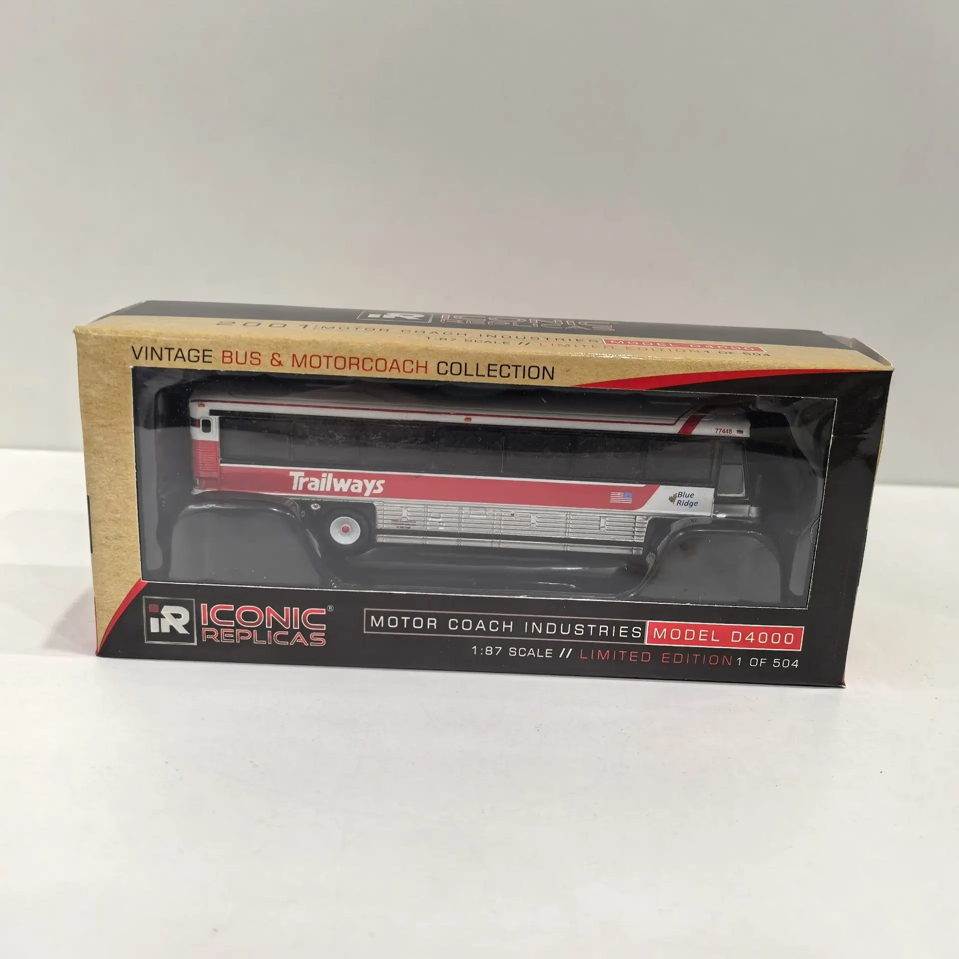 

Defects on The Roof Paint Surface Diecast IR 1/87 Scale HO MCI D4000 Bus Coach 70 Alloy Car Model