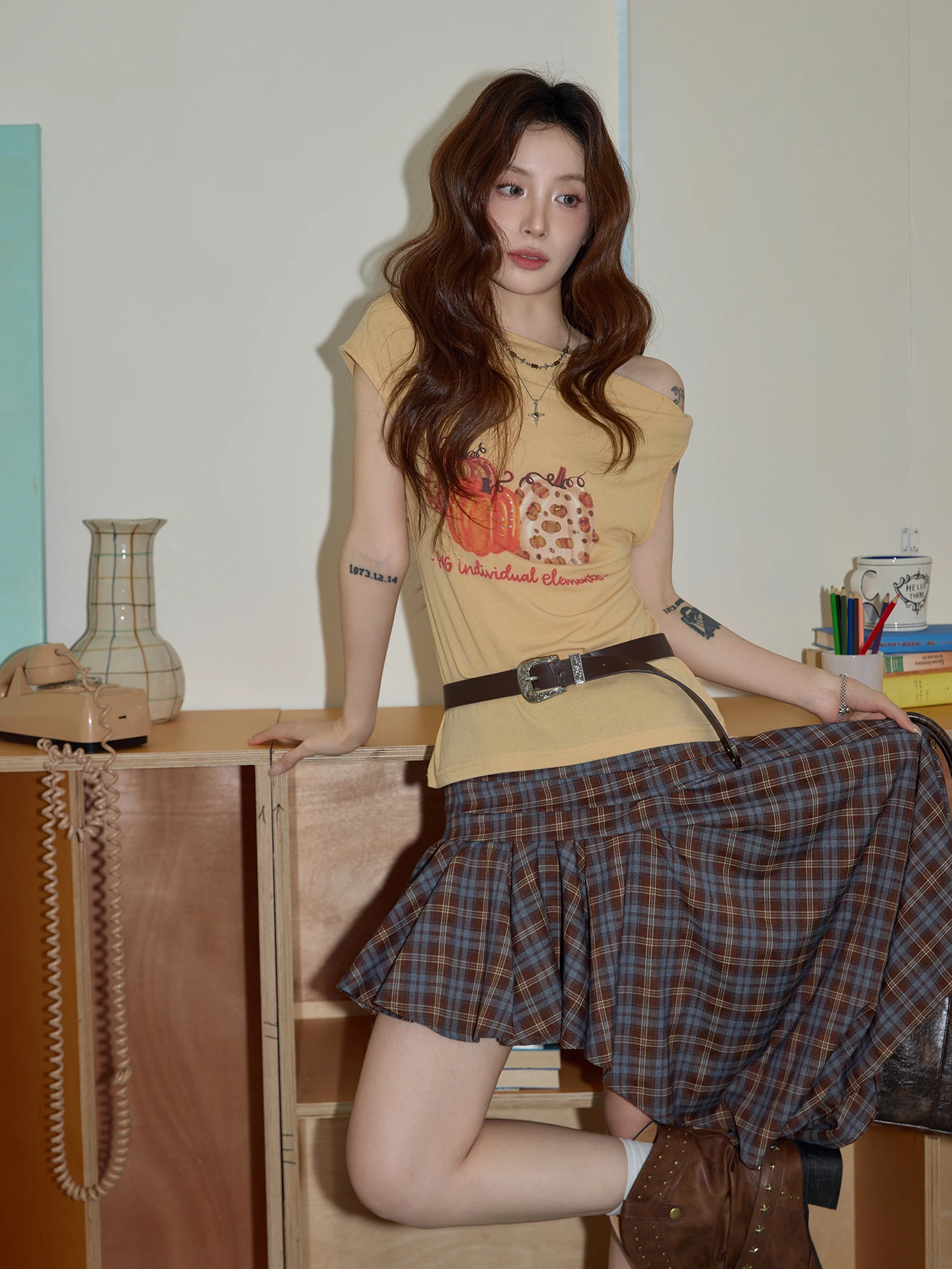 

Женская летняя футболка цвета хаки с тыквенным принтом, с открытыми плечами, приталенная, с коротким рукавом, в корейском стиле, для повседневной носки, Citywalk