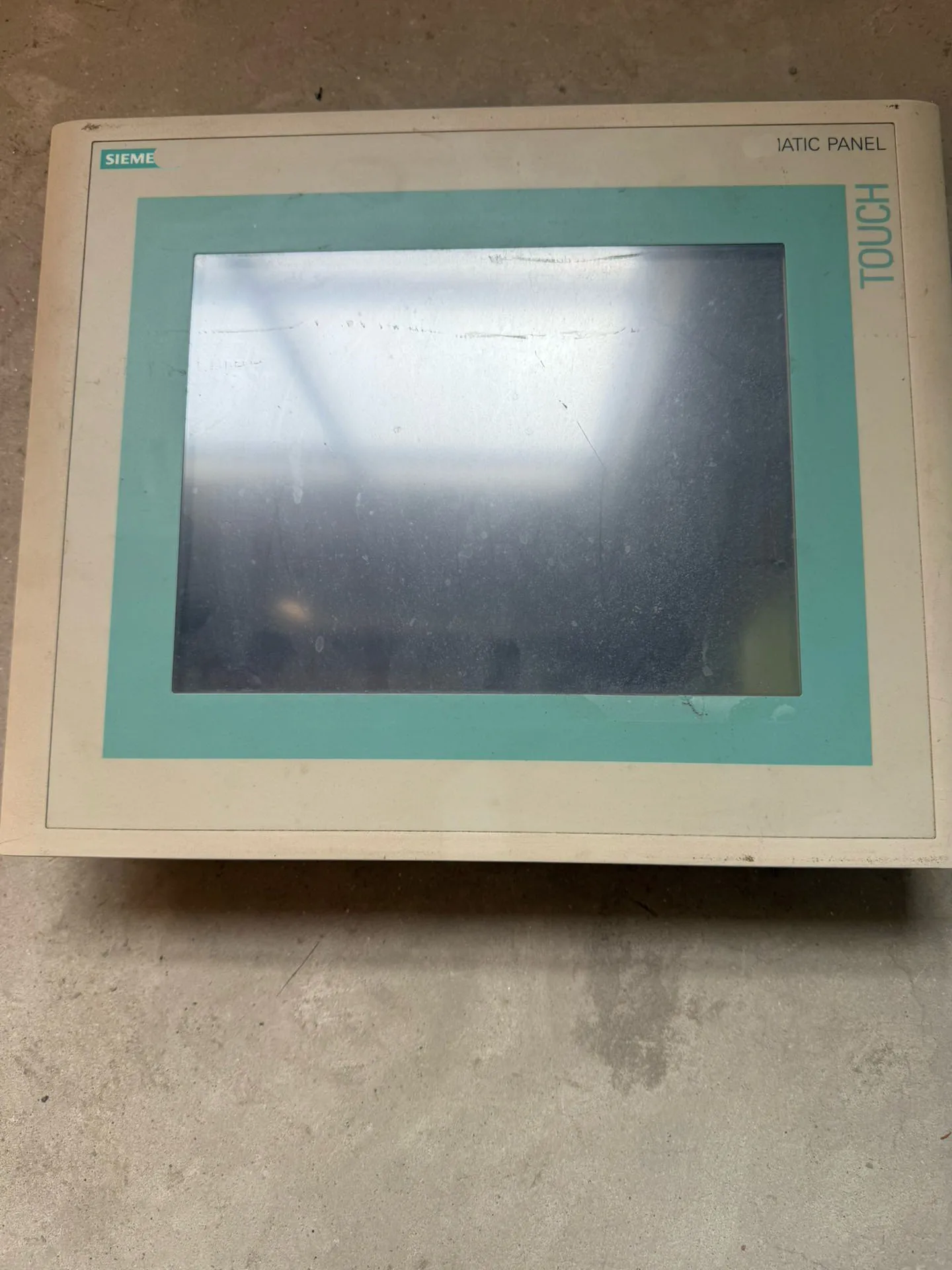 6AV6545-0CC10-0AX0 لوحة HMI لشركة سيمنز 6AV6 545-0CC10-0AX0