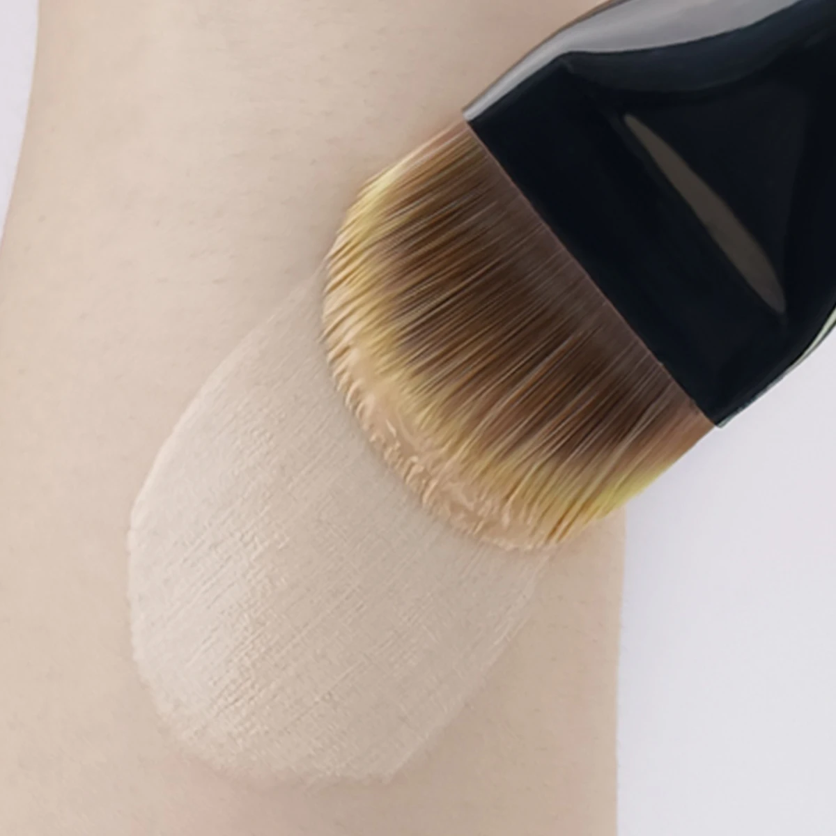 Pennelli per trucco Pennello professionale per fondotinta Pennello per correttore per fondotinta liquido a forma di lingua Strumenti di bellezza per trucco per base viso da donna