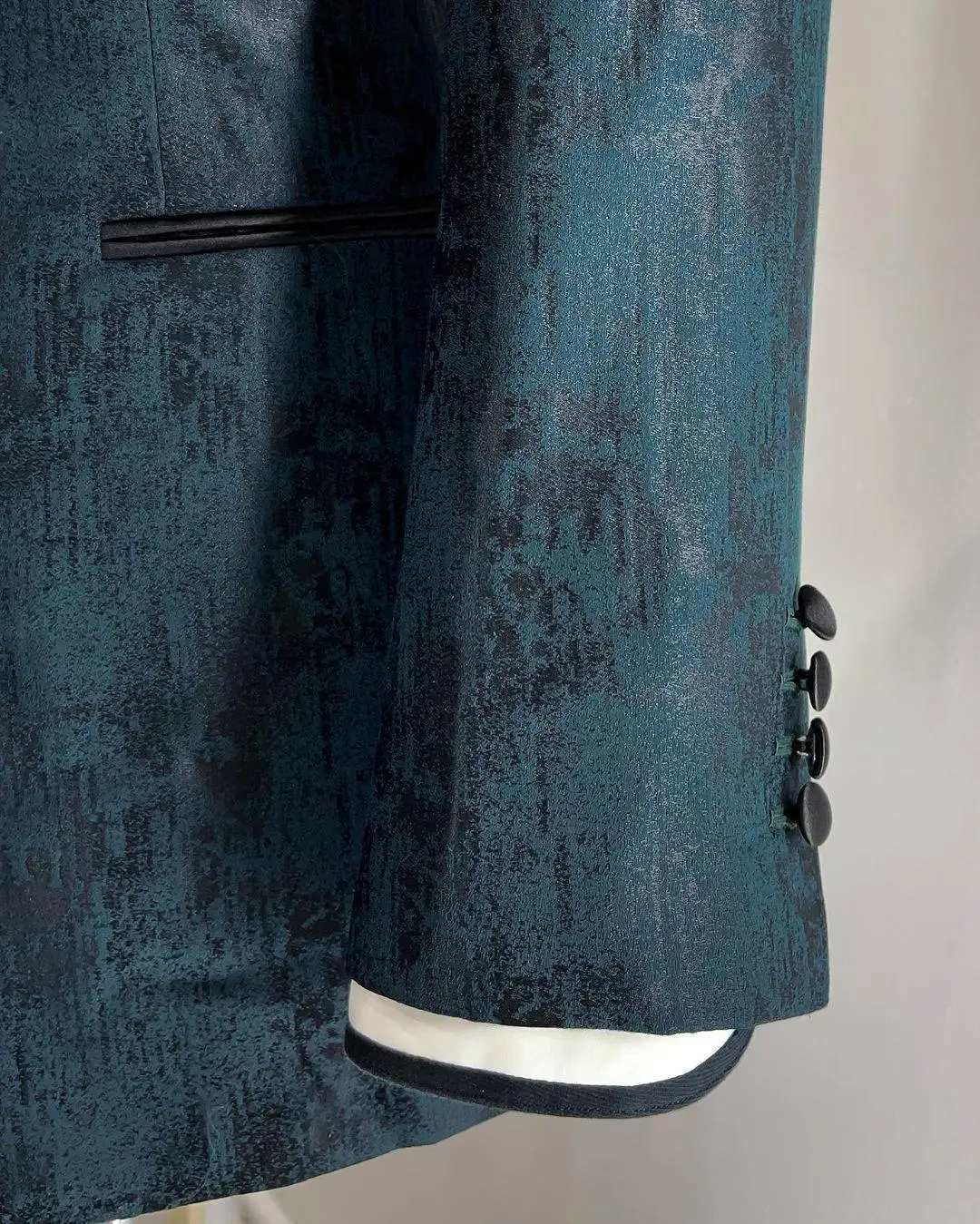 メンズスーツテクスチャブレザーカスタマイズされたワンピーススリムフィット新郎タキシードファッション結婚式フォーマルな機会オーダーメイド着用ジャケット