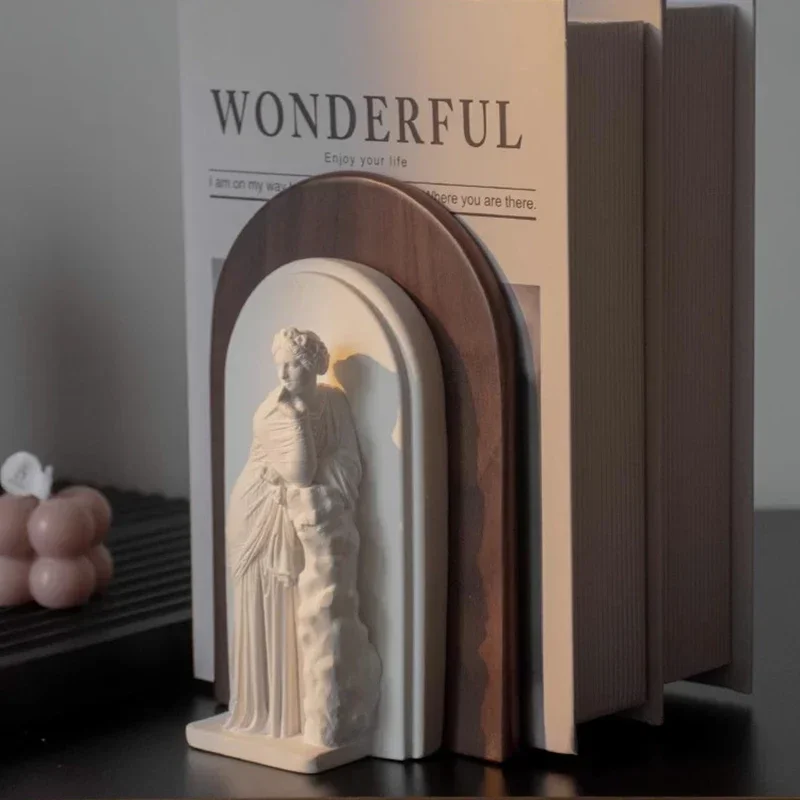 

Solid Wood Book End Creative Portrait Nordic Bedroom Figurines & Miniatures Bookcase Desktop Fashion Home Decor Statuette FYFM