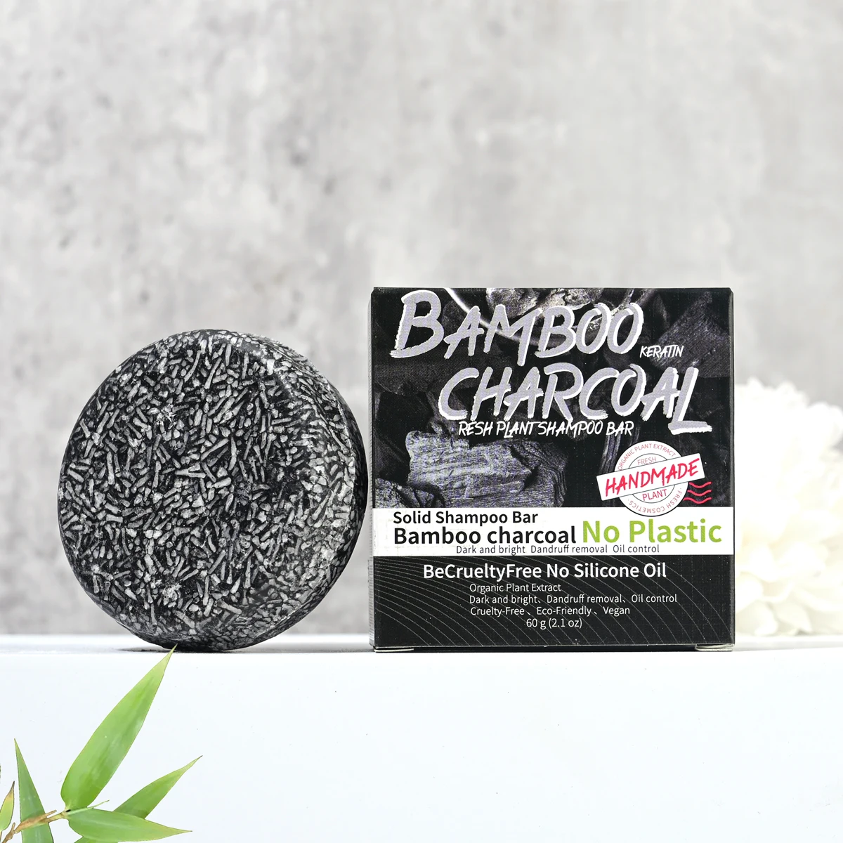 Men\'s bamboo charcoal solid shampoo deeply cleanses and moisturizes the scalp