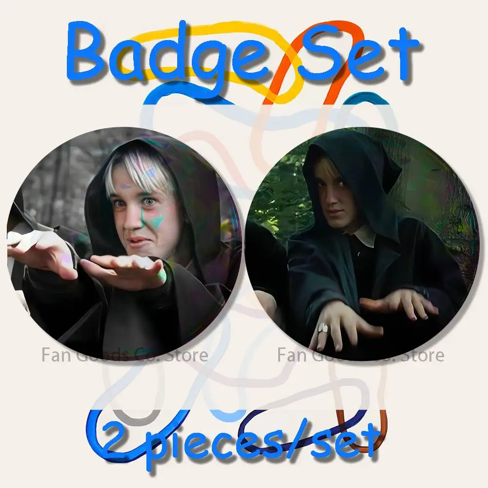 D-Draco Malfoy Tom F-Felton 2-teiliges Set Anstecknadeln für Rucksack, Kleidung, Schmuck, Accessoires, runde Brosche, Button-Abzeichen, Fans-Kollektion, Geschenk – Detail 6