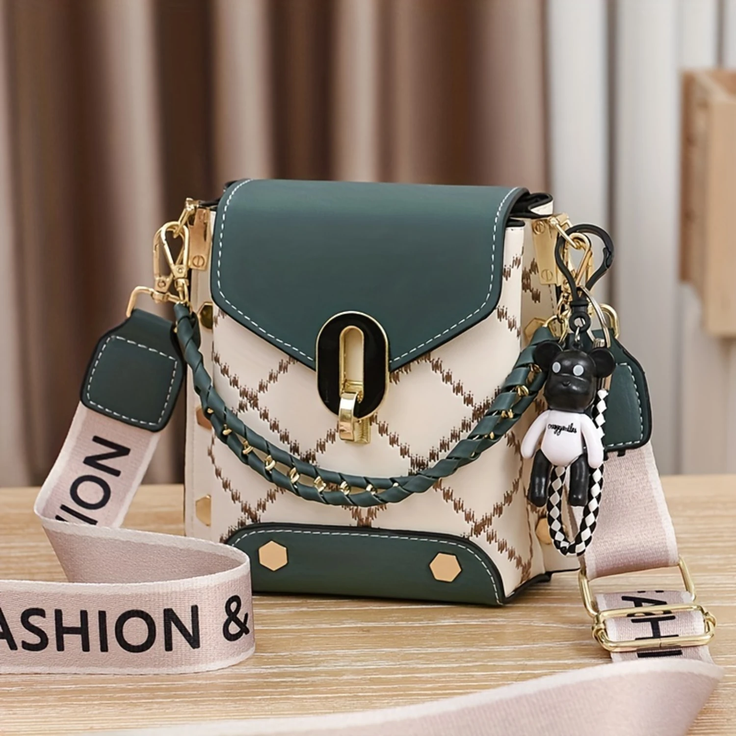 

Patterned Mobile Phone Bag With Contrasting Color Design, Versatile And Lightweight Occasion Bag