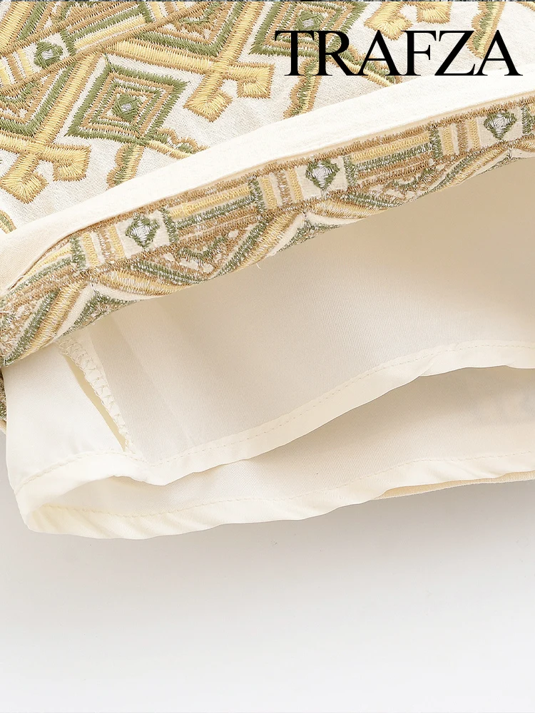 

TRAFZA Women's Fashion High Waist Side Zipper Lined Casual Shorts Female Temperament Slim Geometry Embroidered Decorate Shorts