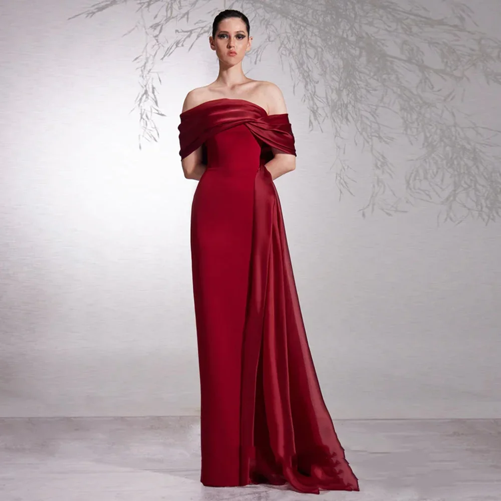 Meetlove カスタムメイド レッドサテン オフショルダー ジッパー付き フォーマルドレス ロング丈 シース エレガント 取り外し可能なトレーン付き イブニングドレス