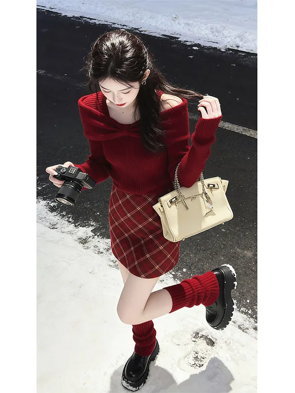 

Red Knitted A-Line Skirt Women's Fashion Set High Waist Slim Fit Two-Piece Vintage Style Winter Collection Knot Design