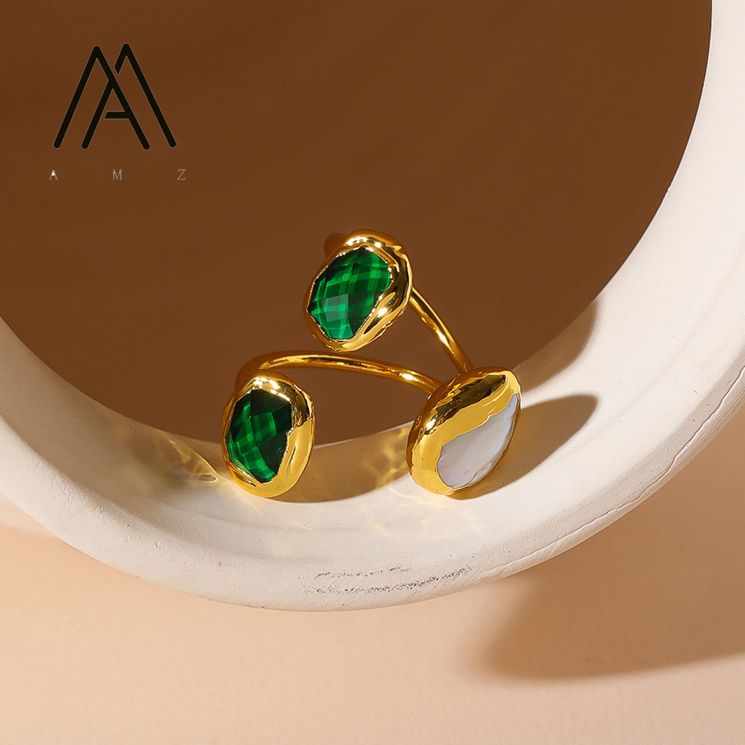 

Natural Pearl Green Glass Ring Elegant Fashionable Three Stone Jewelry 24K Gold-Plated Open-Band Womens Ring Banquet Gift Jewels