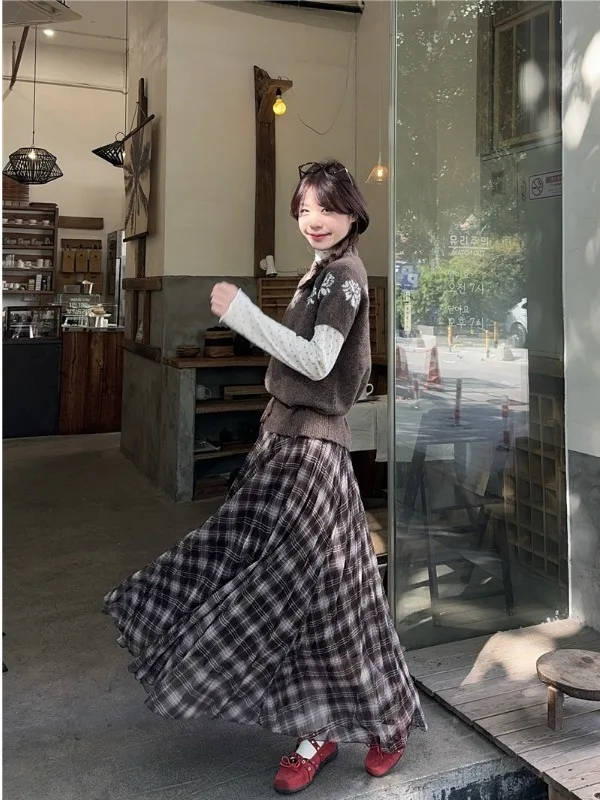 

Ретро-костюм в британском стиле: комплект из двух предметов с юбкой А-силуэта и топом в клетку для женщин, ранняя весна, модный цветной блок, стройнящий силуэт