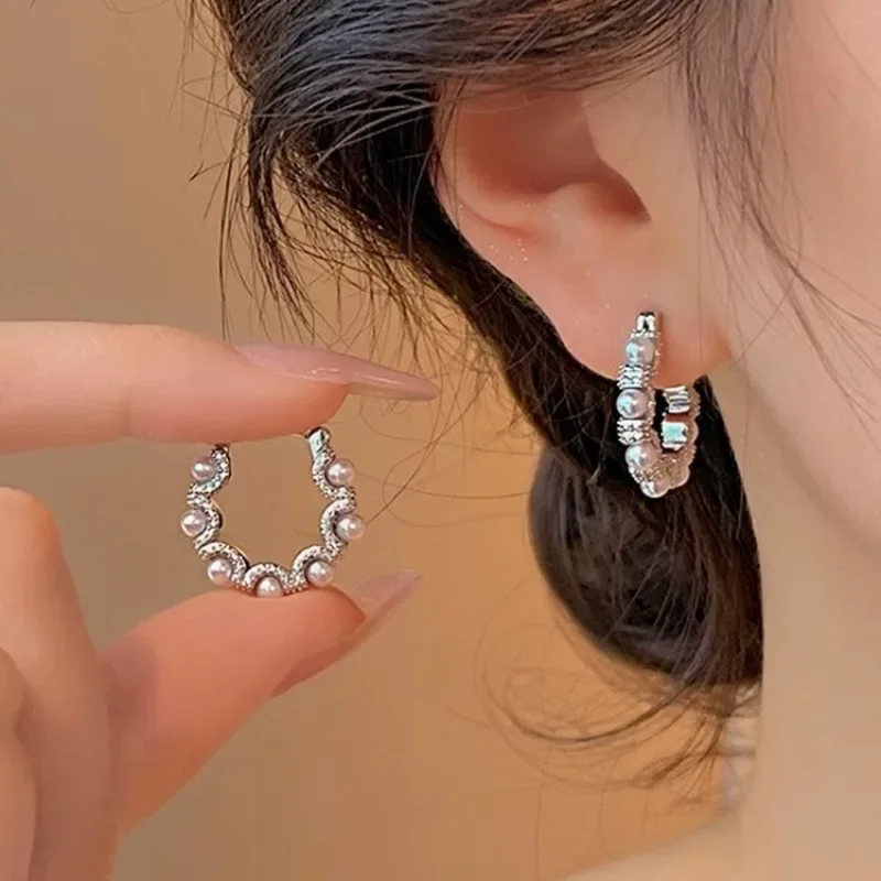 

British [Designer] Pearl Wave Earrings Women's Niche Design High-end Ornament Earrings