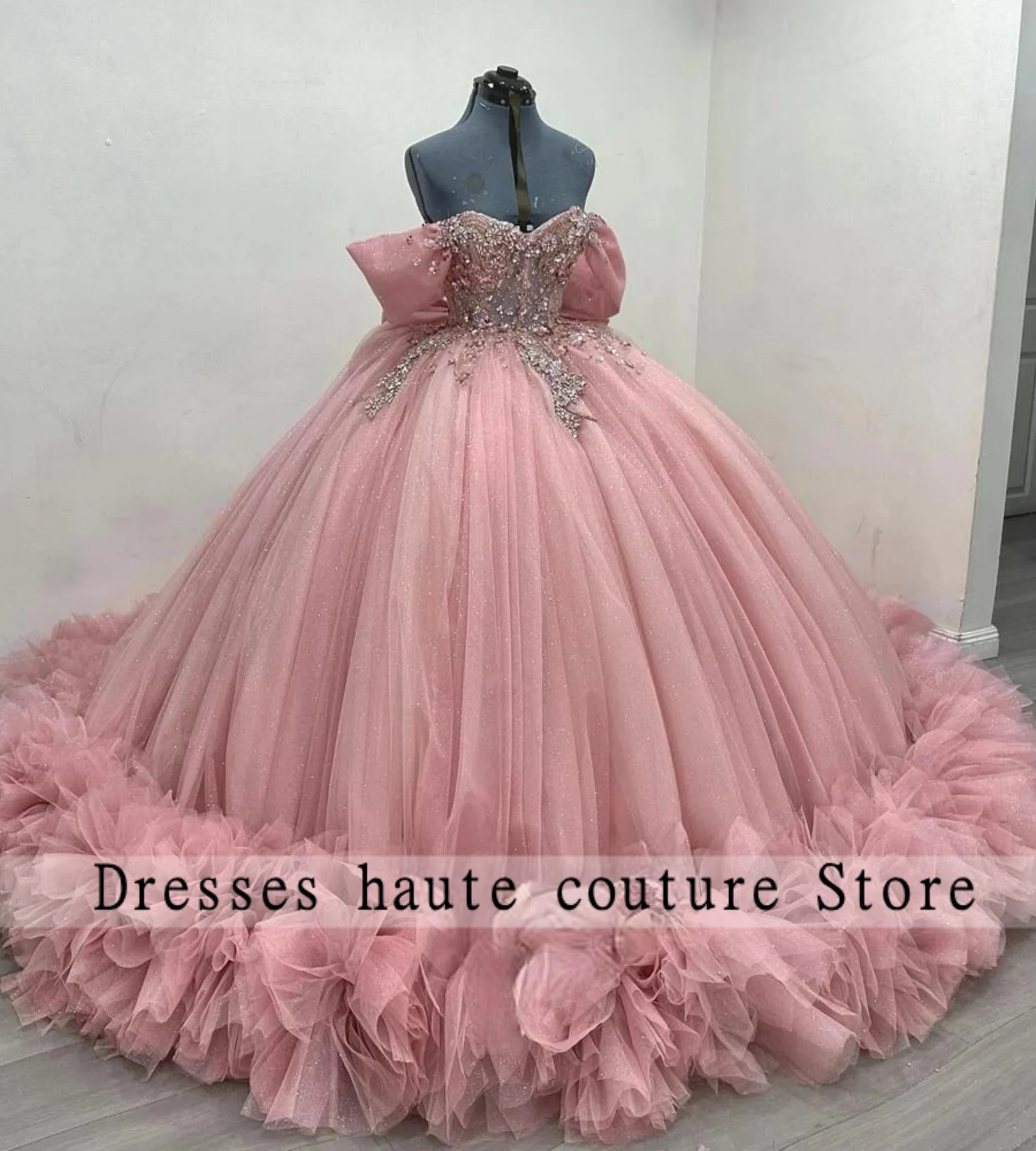 Vestido de Quinceañera Rosa con Apliques y Hombros Descubiertos, Vestido de Fiesta de Cumpleaños con Cuentas 2026, Vestido Mexicano de Quinceañera Personalizado