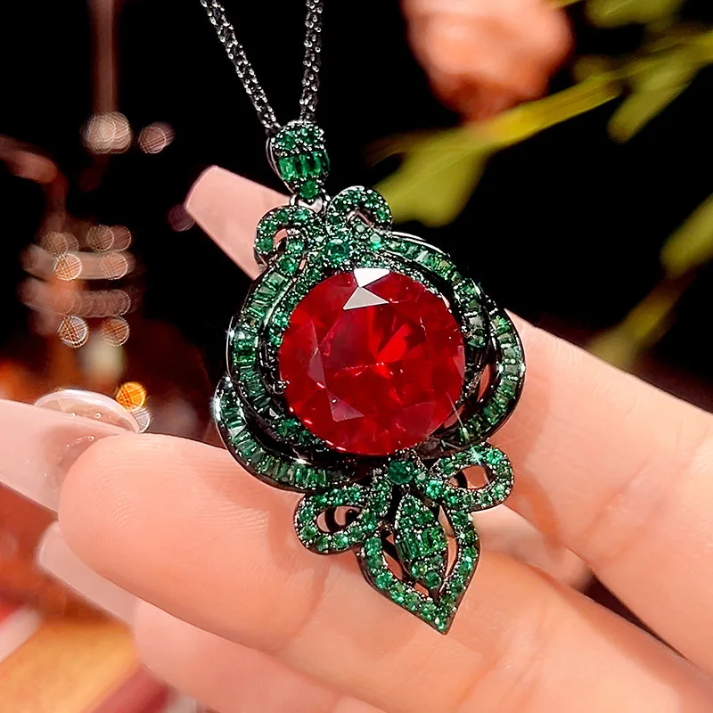 

Hot-selling jewelry with copper base, gold-plated red corundum, black gold vintage light luxury pendant, main stone 16mm