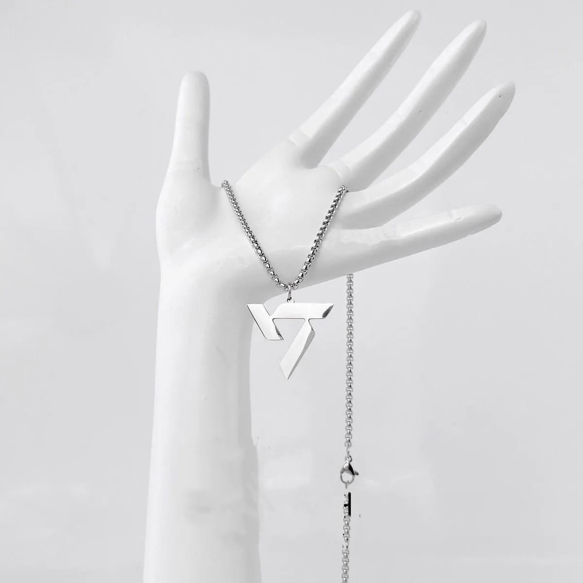 موضة بسيطة مثلث الشكل قلادة قلادة مقاوم للماء الفولاذ المقاوم للصدأ تي شيرت قلادة للرجال النساء مجوهرات اكسسوارات