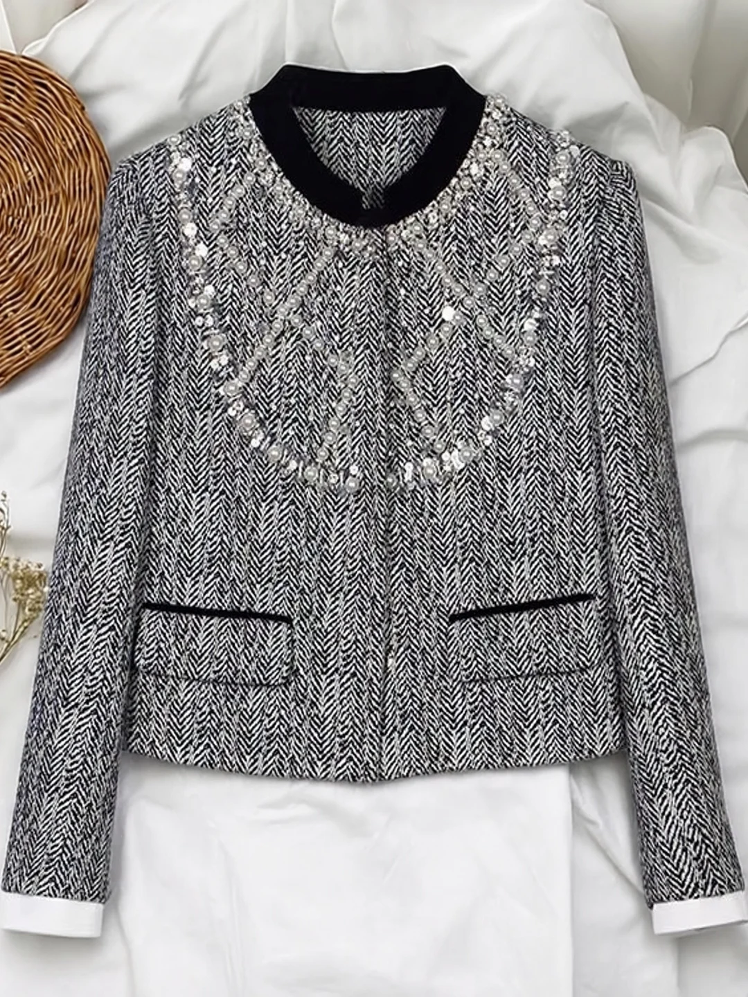 

Женское модное короткое пальто из шерсти с пайетками, воротником-стойкой и декоративными элементами, в стиле «Маленький аромат», прямой крой, весенняя коллекция