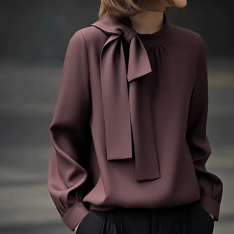 

Осень 2025: Новая модная элегантная женская блузка из атласа с бантом для вечеринок и повседневной носки, шикарный топ для особых случаев