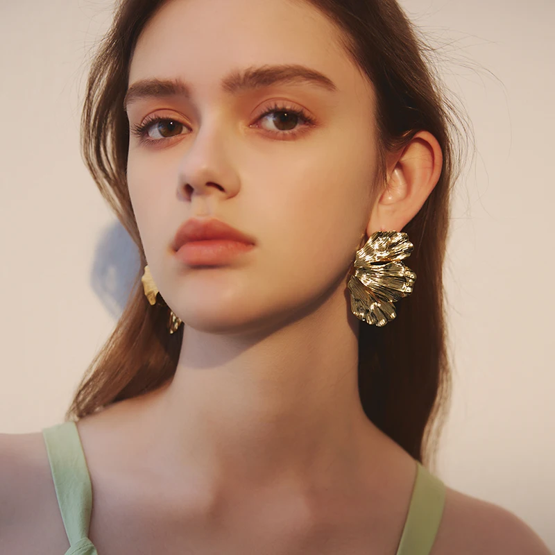 

New Chinese Butterfly Earrings Niche Light Luxury Retro Stud Earrings Temperament High-end Metal Earrings