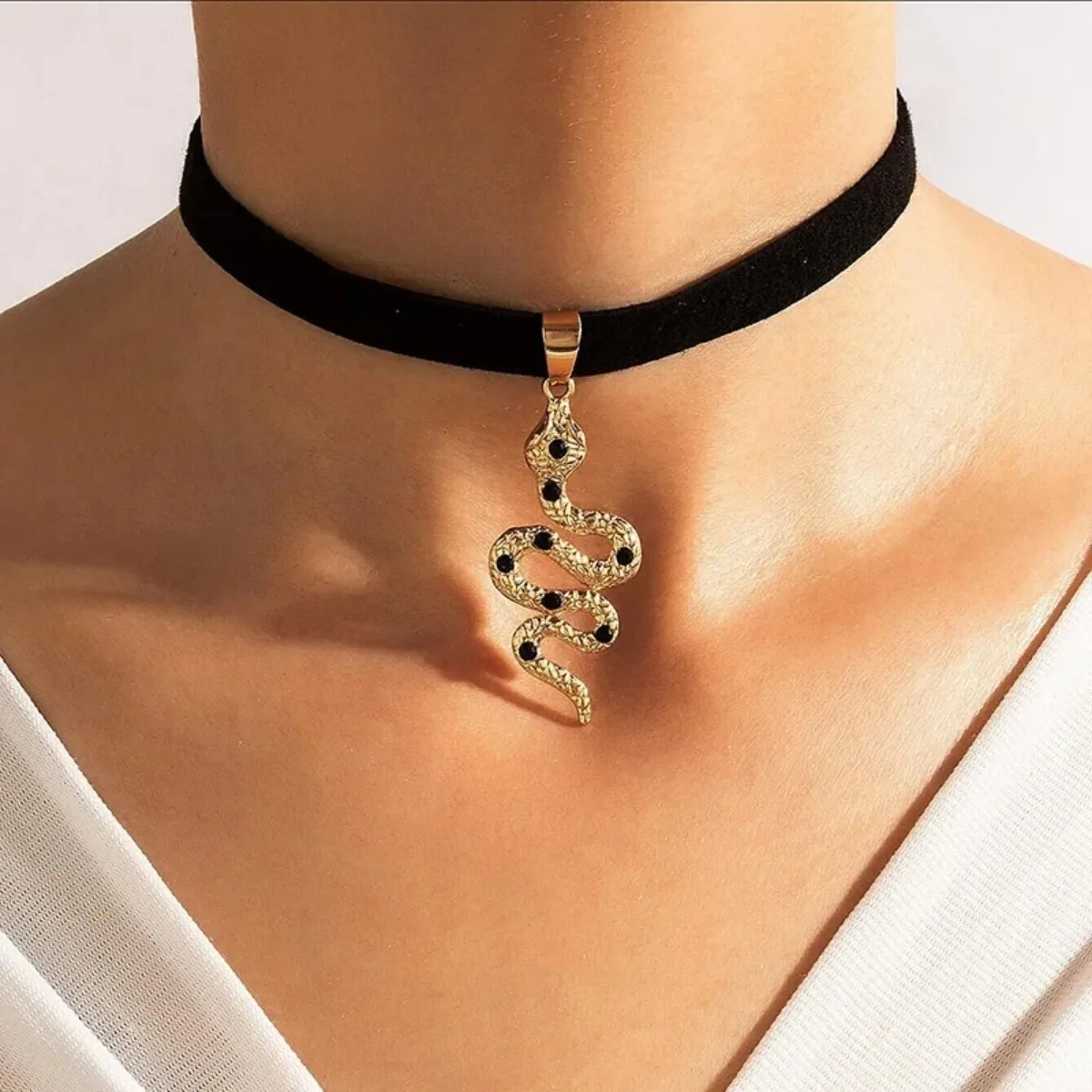 Retro Snake Necklace for Women Animal Choker Adjustable Bouncy Necklaces Neck Chain Pendant Jewelry Чокер