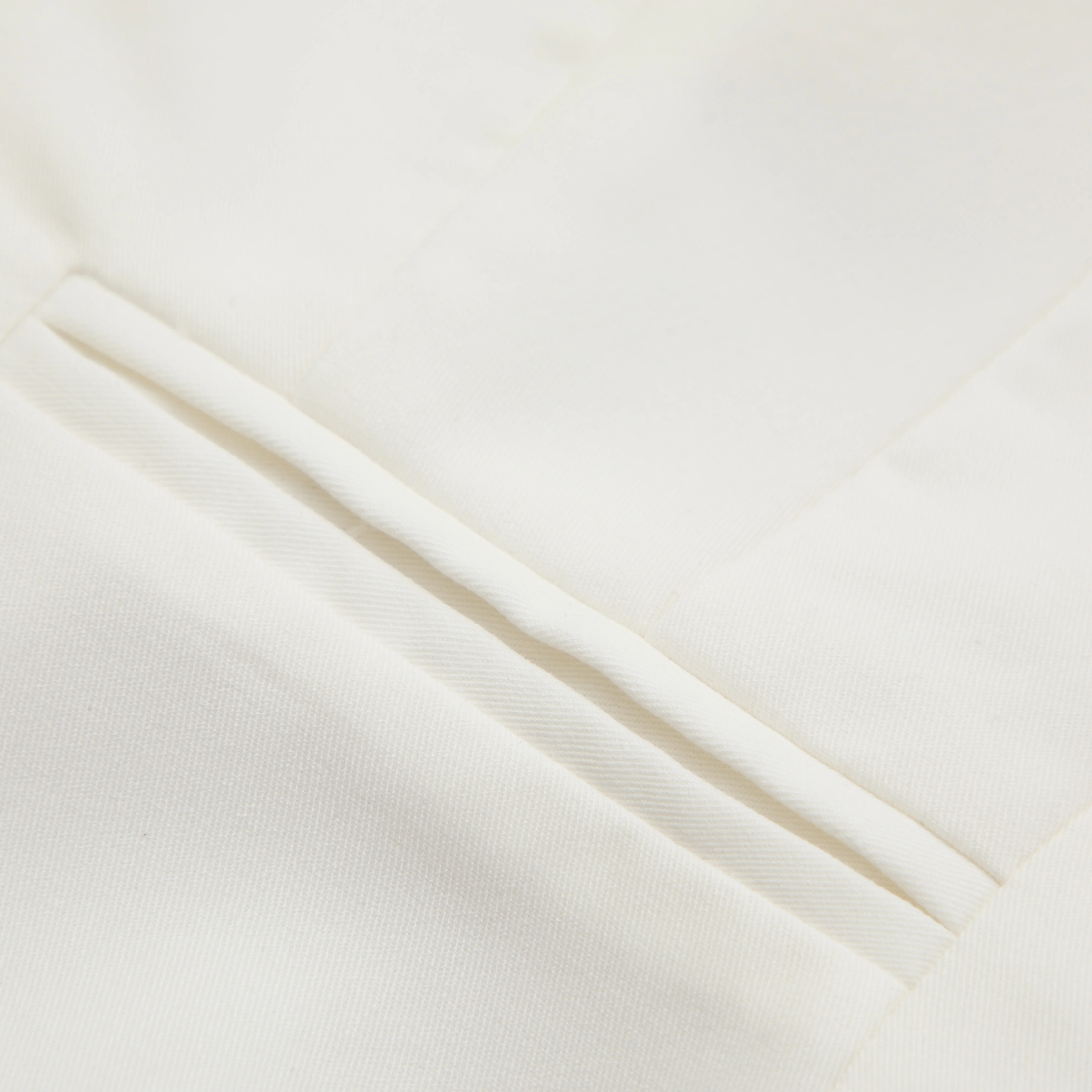 2025 ผู้หญิงเสื้อสไตล์ใหม่ฤดูร้อนขายร้อนผู้หญิงเสื้อกั๊กแฟชั่นเซ็กซี่แขวนคอเส้นใยโพลีเอสเตอร์เสื้อกั๊กหัวเข็มขัดริบบิ้นสไตล์