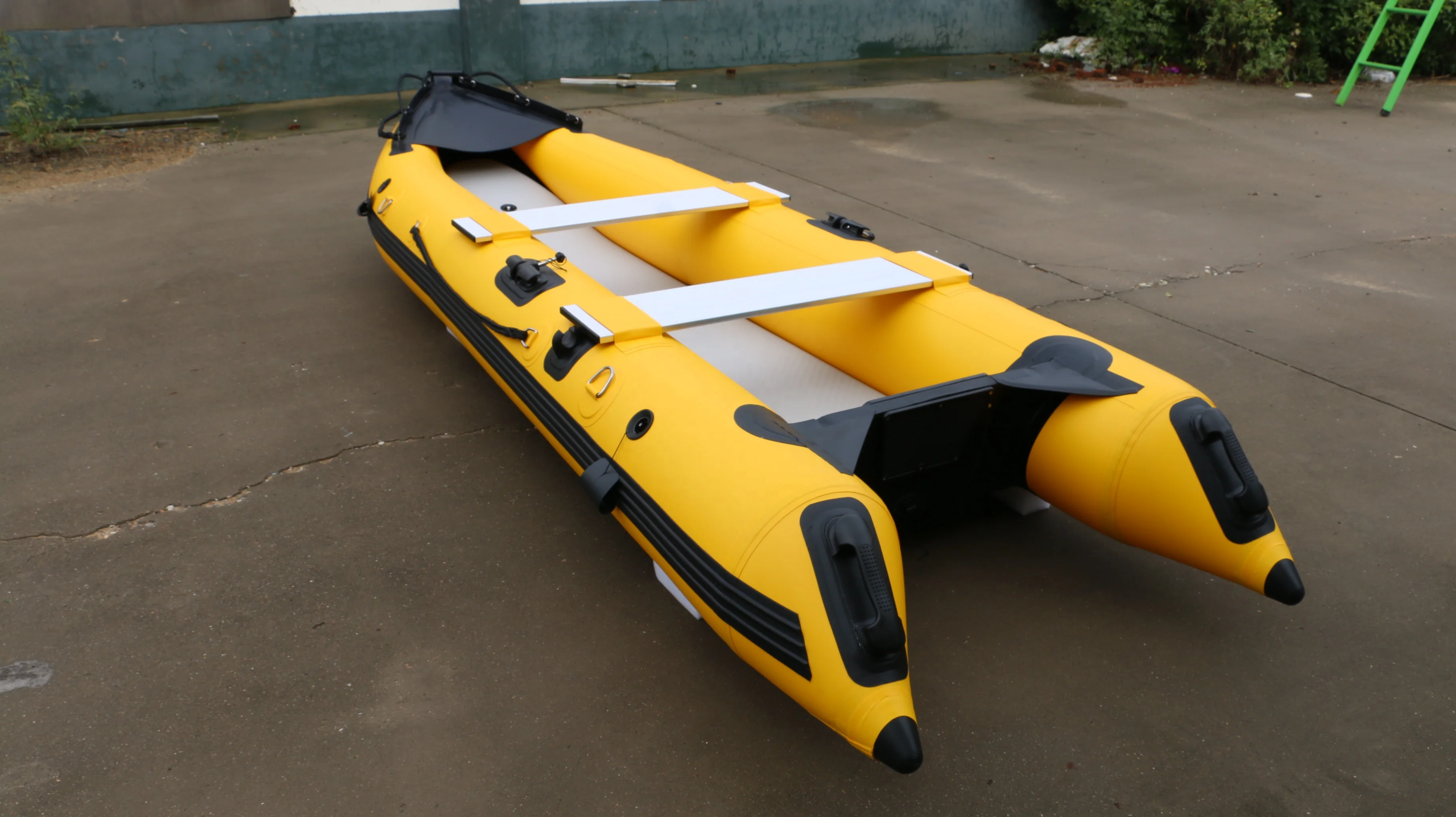 Made in China   Hot Sale  Inflatable  Kayak Fishing Kakay