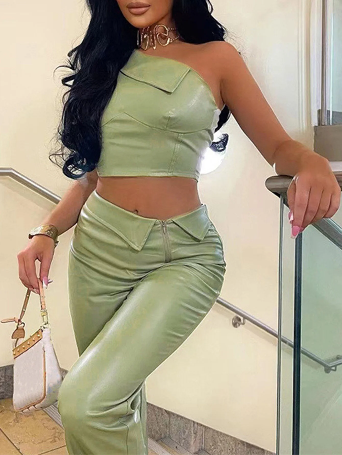 بدلة قفز مثيرة من جلد البولي يوريثان بدون ظهر للسيدات صيفية مستقيمة بدلة رومبير للسيدات 2025 جمبسوت أنيق فاخر لحفلات أعياد الميلاد