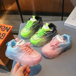 2024 Sneakers per bambini primavera Glow Fashion traspirante bambini ragazzi scarpe a rete ragazze Sport scarpe da corsa leggere