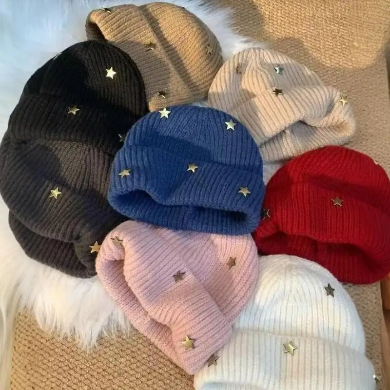 Warme gestrickte Wintermütze mit Sterndekor für kaltes Wetter, Skifahren und Wandern. – Detail 9