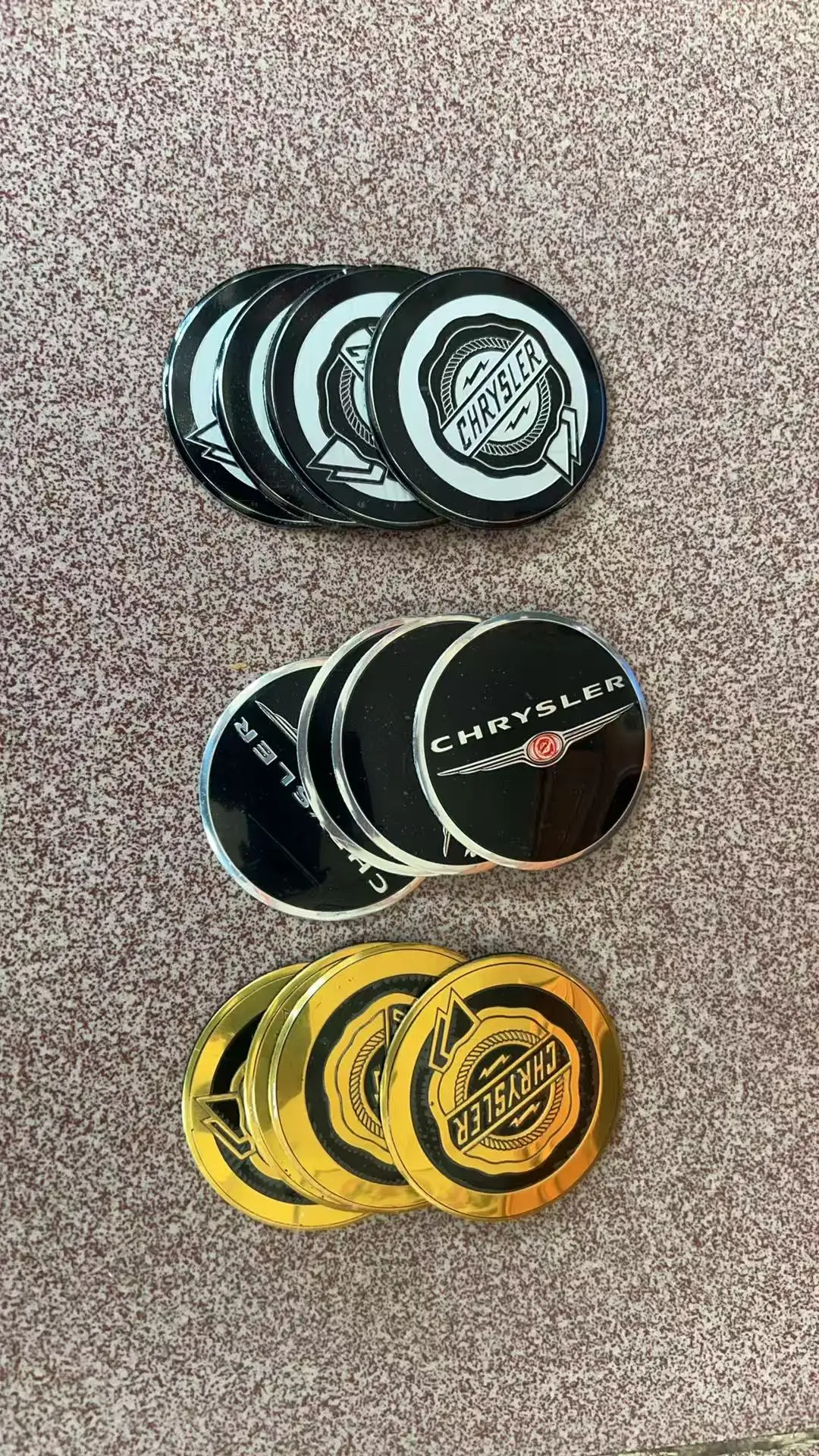 4 szt. naklejek na kołpaki, modyfikacja samochodu, osłona środka felgi 56mm, metalowa naklejka z logo samochodu, dekoracyjna naklejka.