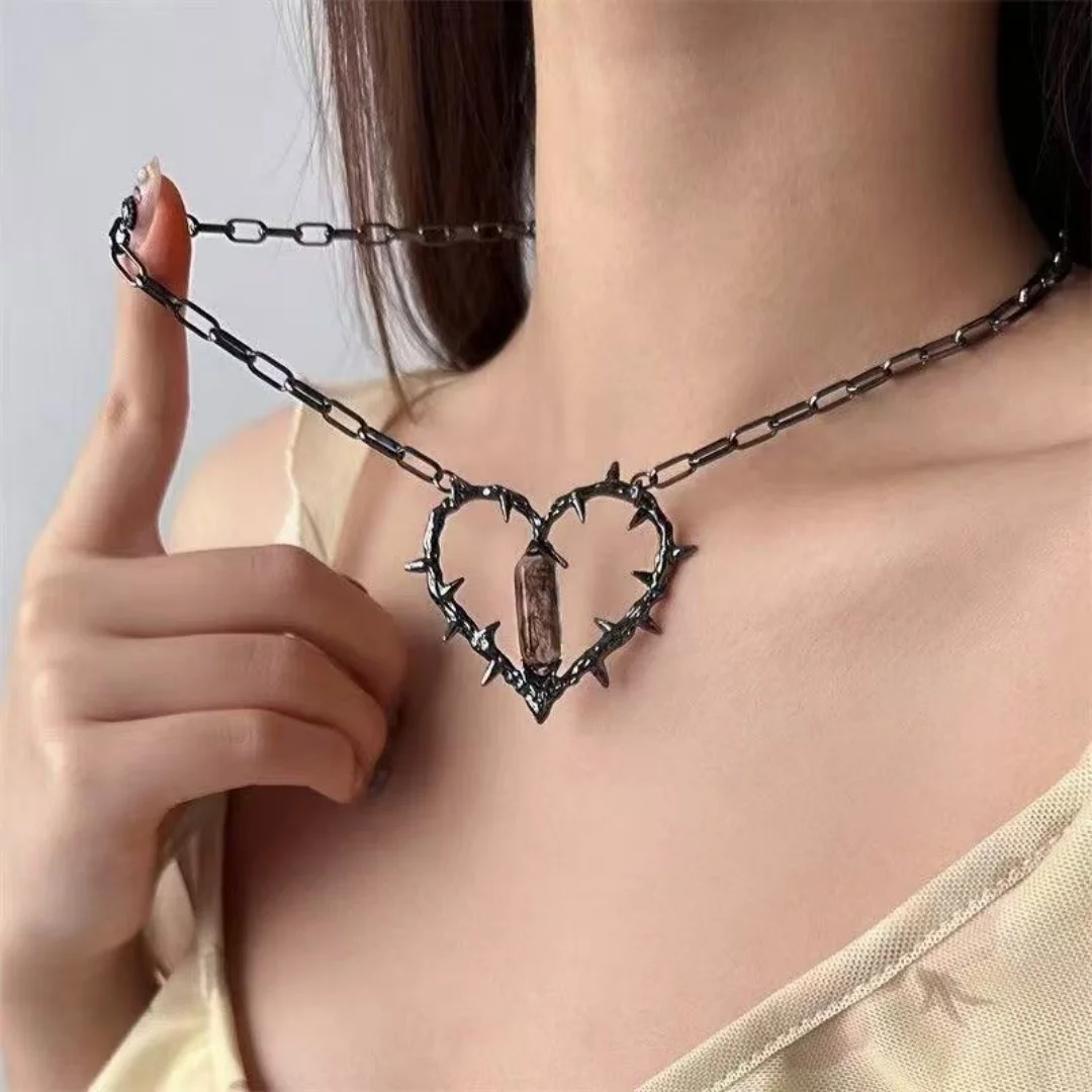 

DUTRIEUX Neo-Gothic Punk Dark Style Pendant Necklace Sweet Cool Bad Girl Thorn Heart Lockbone Chains Choker Clavicle Chain Gift