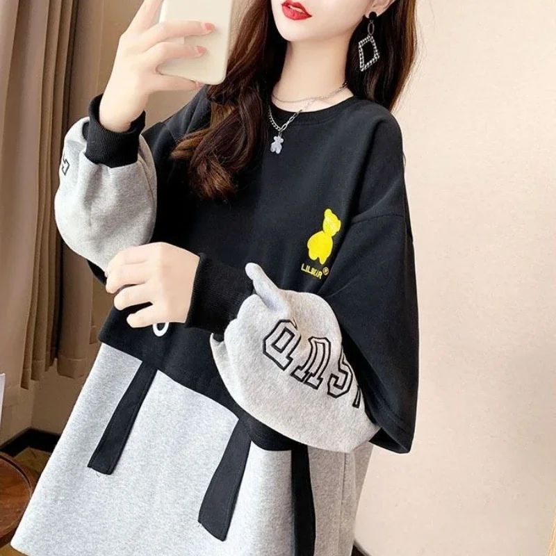 Designer Color Contrast Round Neck Woman Pullover Tops on Promotion Y2k Style Essential Long Sleeve 2000s Sweatshirt for Women