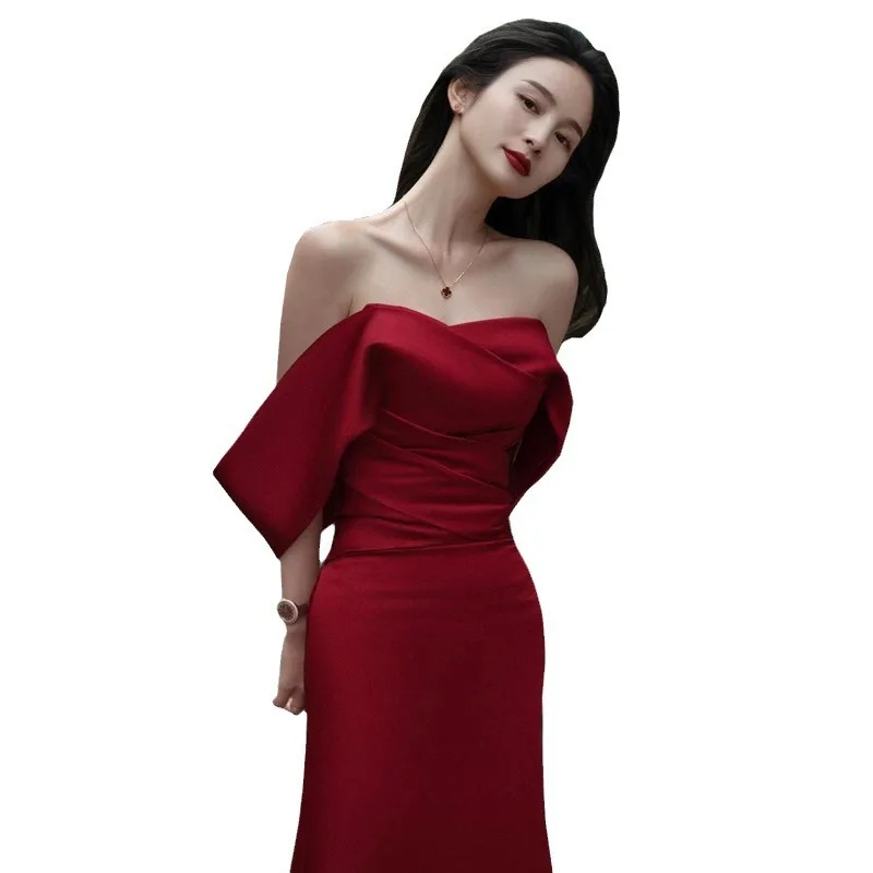 Weinrotes One-Shoulder-Satin-Toastkleid für die Braut, Temperament, Fischschwanz, Hochzeit, Verlobung, Abendkleid, individuell gestaltet