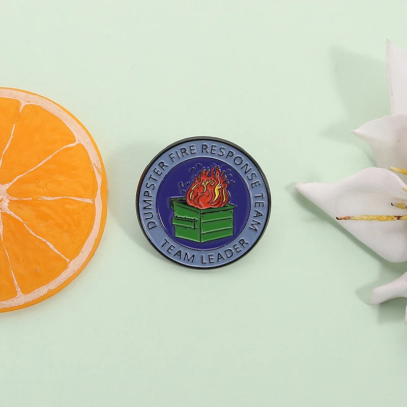 Свалка-пожарная-команда-эмалированные-булавки-мусорный-бак-огонь-креативные-броши-значок-на-рюкзак-ювелирное-изделие-подарок-для-друзей-оптовая-продажа
