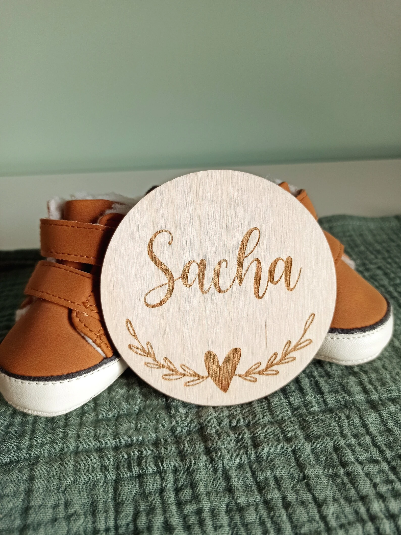 Personalized wooden heart welcome card / Birth milestone card / baby child first name / mother pregnancy birth gift