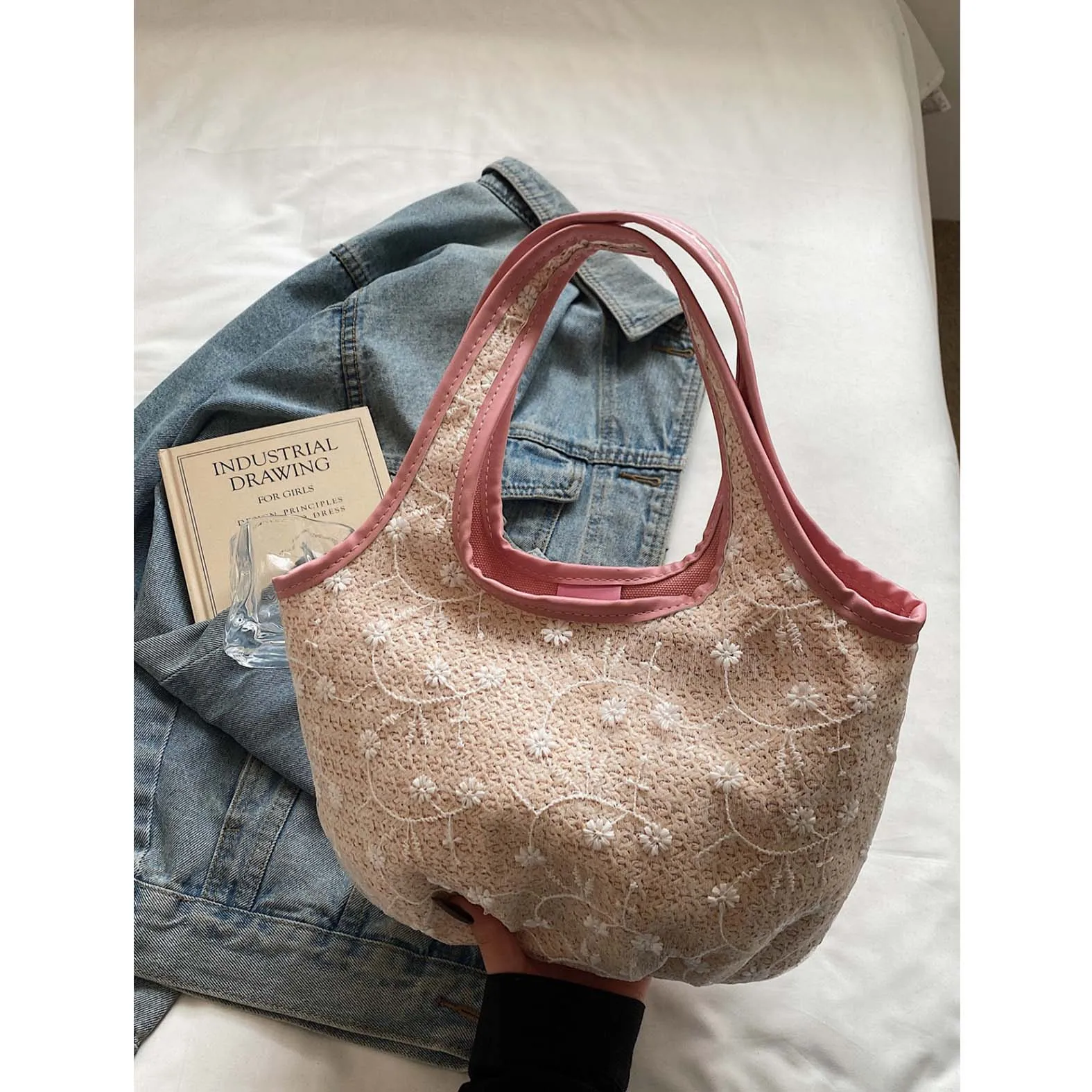 Handmade woven grass woven bag for women, large capacity 2025 new summer single shoulder armpit bag, beach vacation style beach