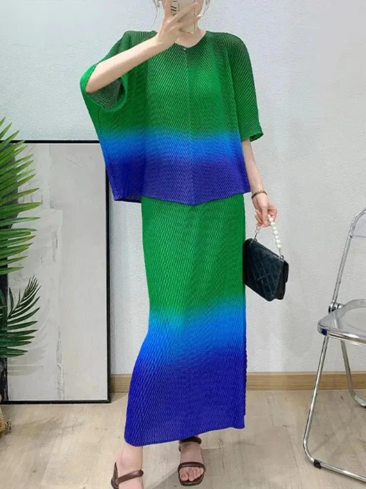 

Pleated Fashion Loose Gradient Color Women's Set Elastic Waist Skirt Female Two-piece 2026 Spring New 17SK4NV