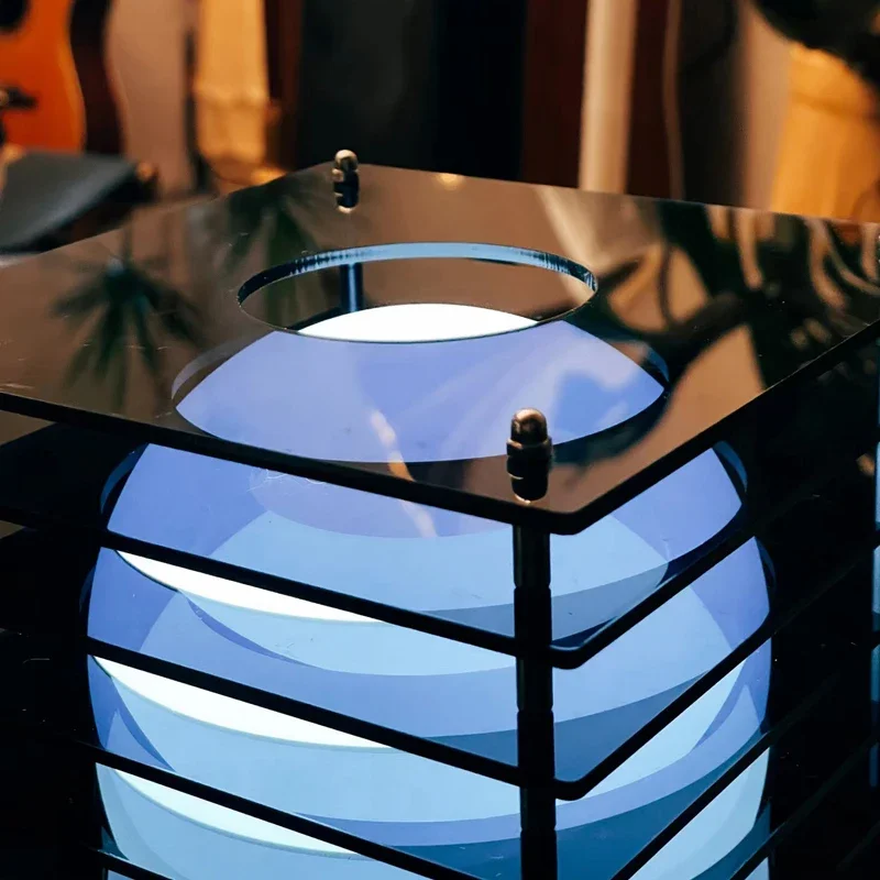 مصباح طاولة أسود للمكتب زخرفة فنية من الأكريليك شفافة الطبقات مصباح مكتبي 1500 مللي أمبير في الساعة ديكور جو لاسلكي قابل لإعادة الشحن