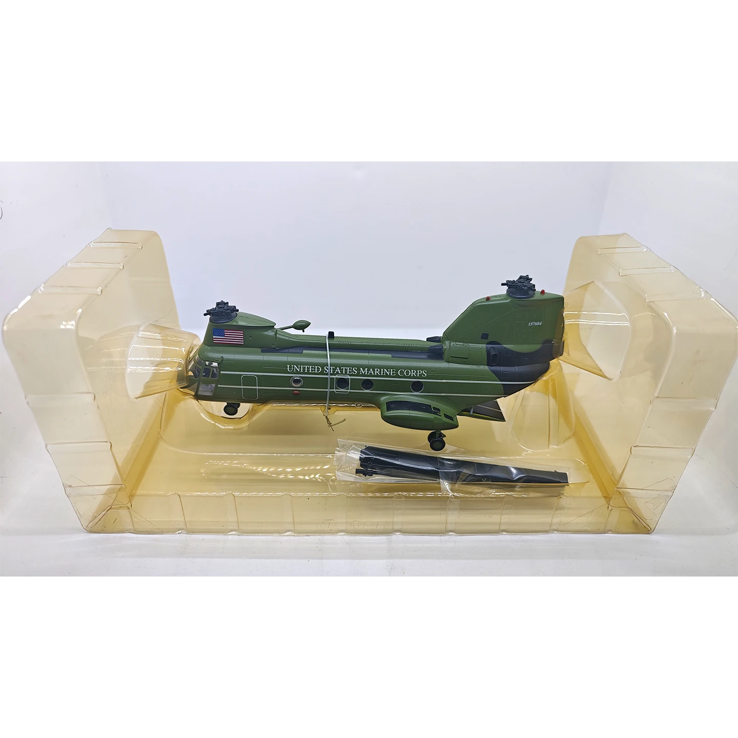 spot-37004-1-72-us-ch-46-helicopter-model-static-finished-model-out-of-print