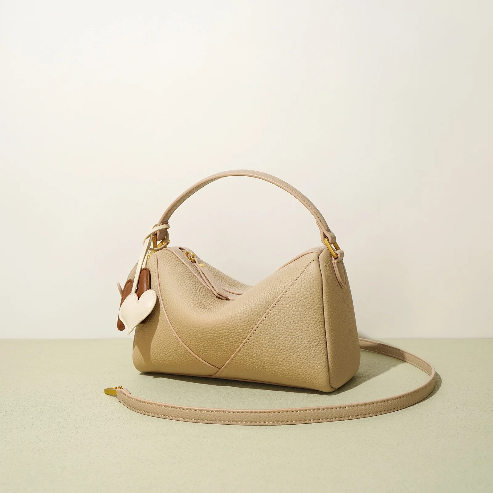 

2025 Design Textured Shoulder Bag New Boston Bag Trendy Fashion Messenger Bag Simple Versatile Handbag