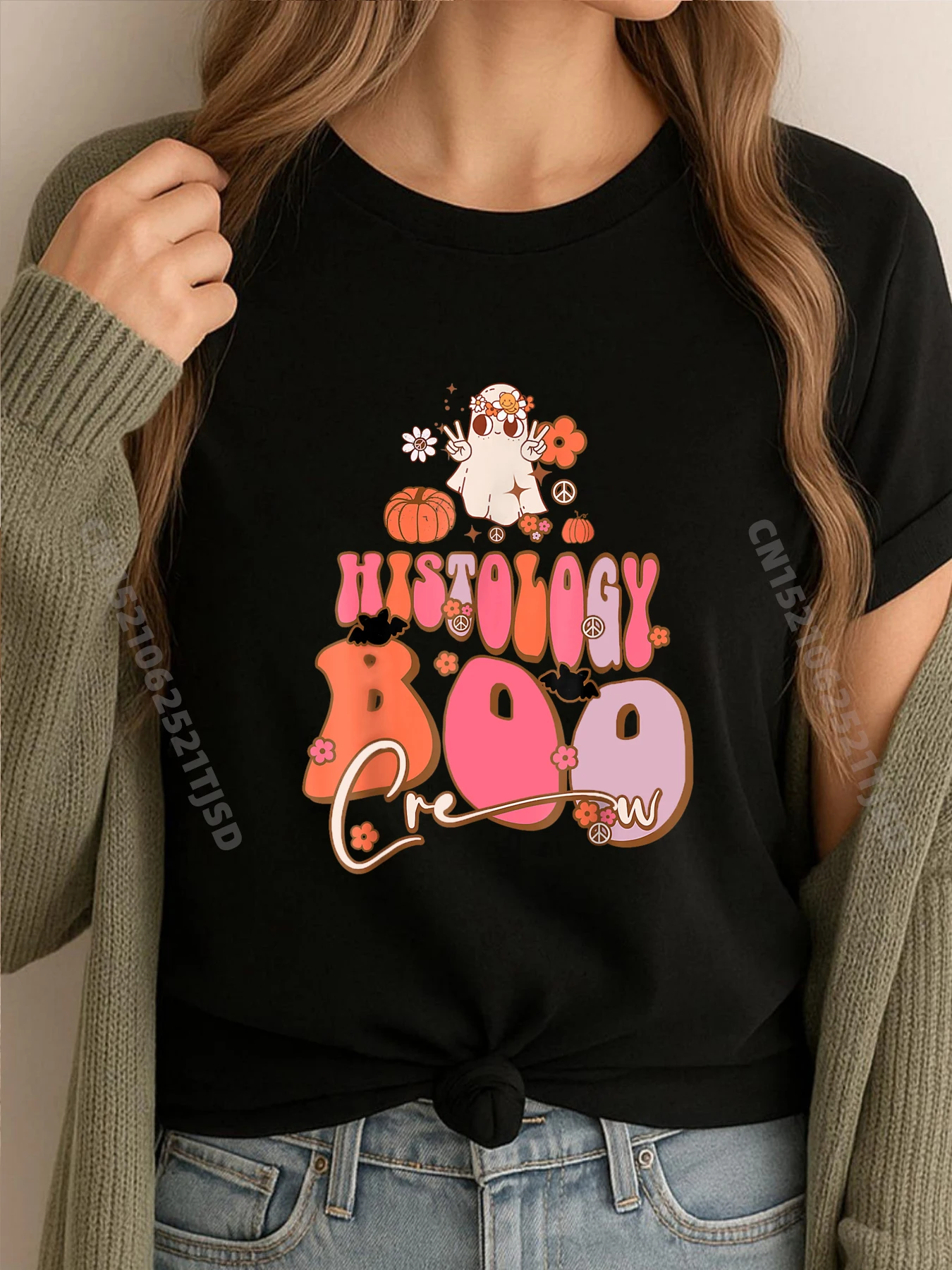 

Groovy Ghost Historiaology Boo Crew Хэллоуин Boo Серая рубашка Футболка с рисунком Осенние рубашки Негабаритная иллюстрация