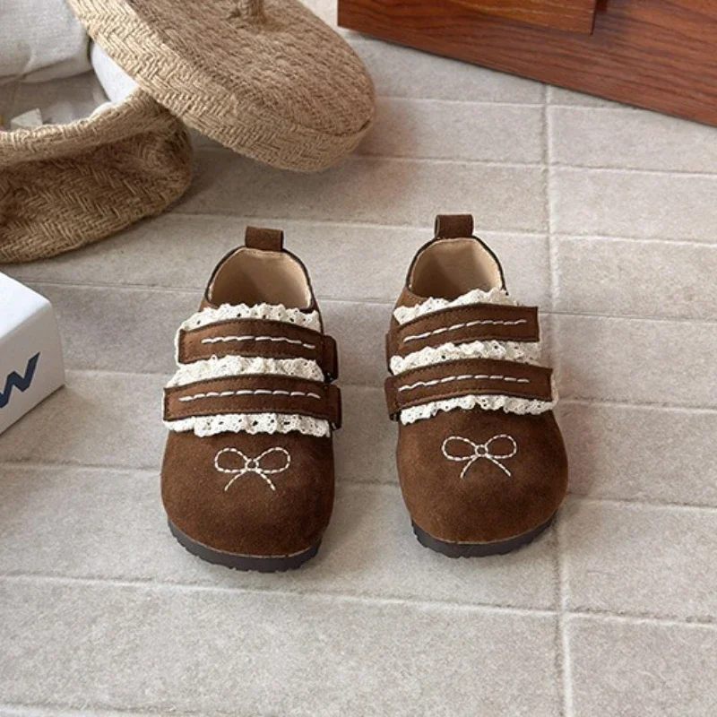 

2025 г., детская кожаная обувь для девочек, весенне-осенние новые модные повседневные сабо в корейском стиле на мягкой подошве, нескользящие универсальные кружевные повседневные сабо